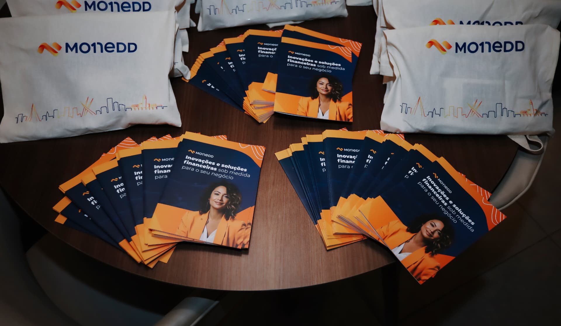 Materiais e ecobags da marca Monedd